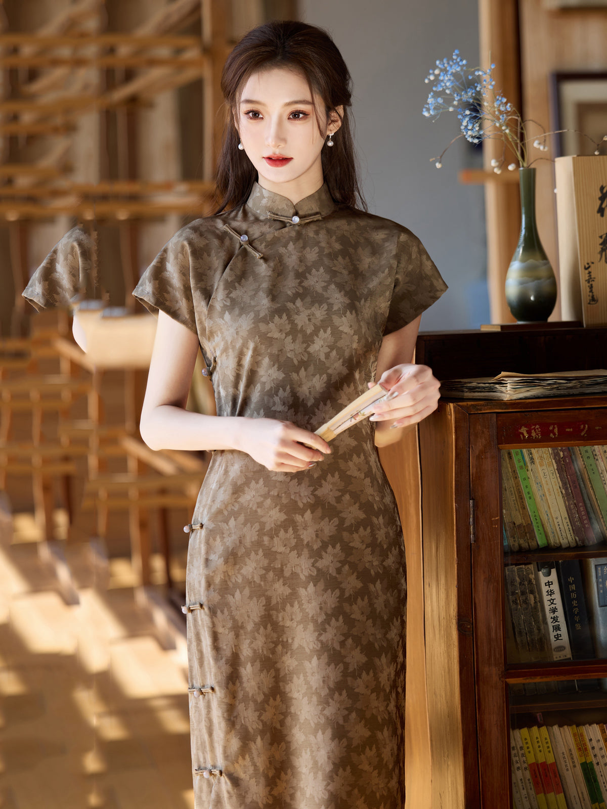 Mocha Maple Leaves 咖枫 - Short Sleeve Brown Midi Cheongsam