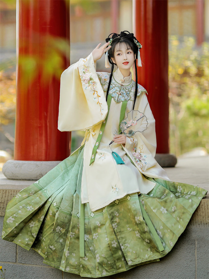 Early Autumn - Robe & Mamianqun Ming Dynasty Hanfu Set