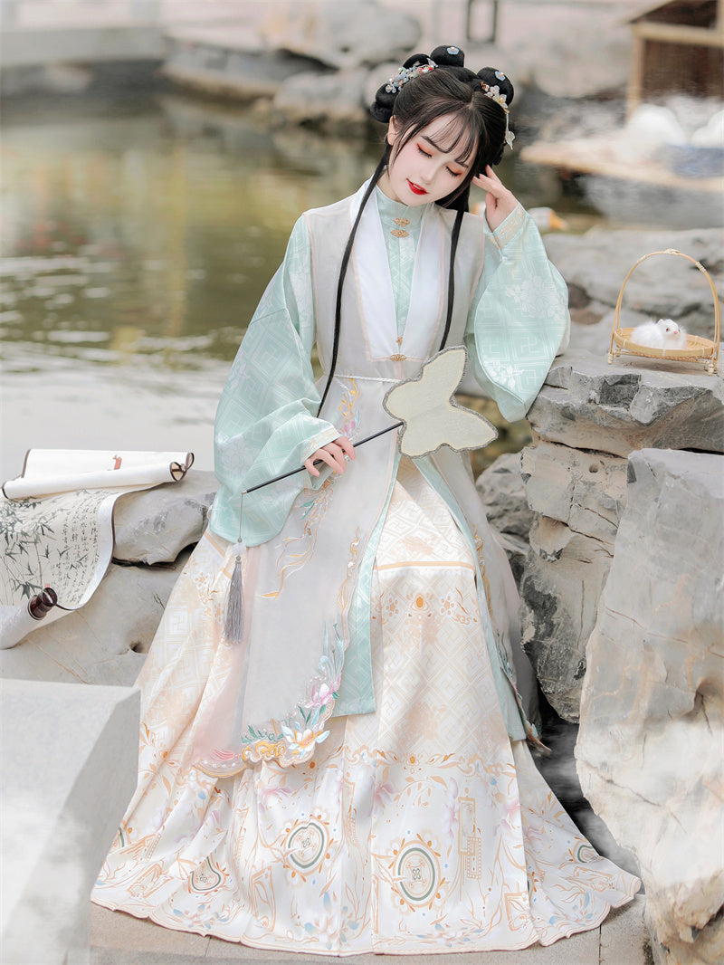 Flower Whisper 花语 - Bijia & Mamianqun Ming Dynasty Hanfu Set