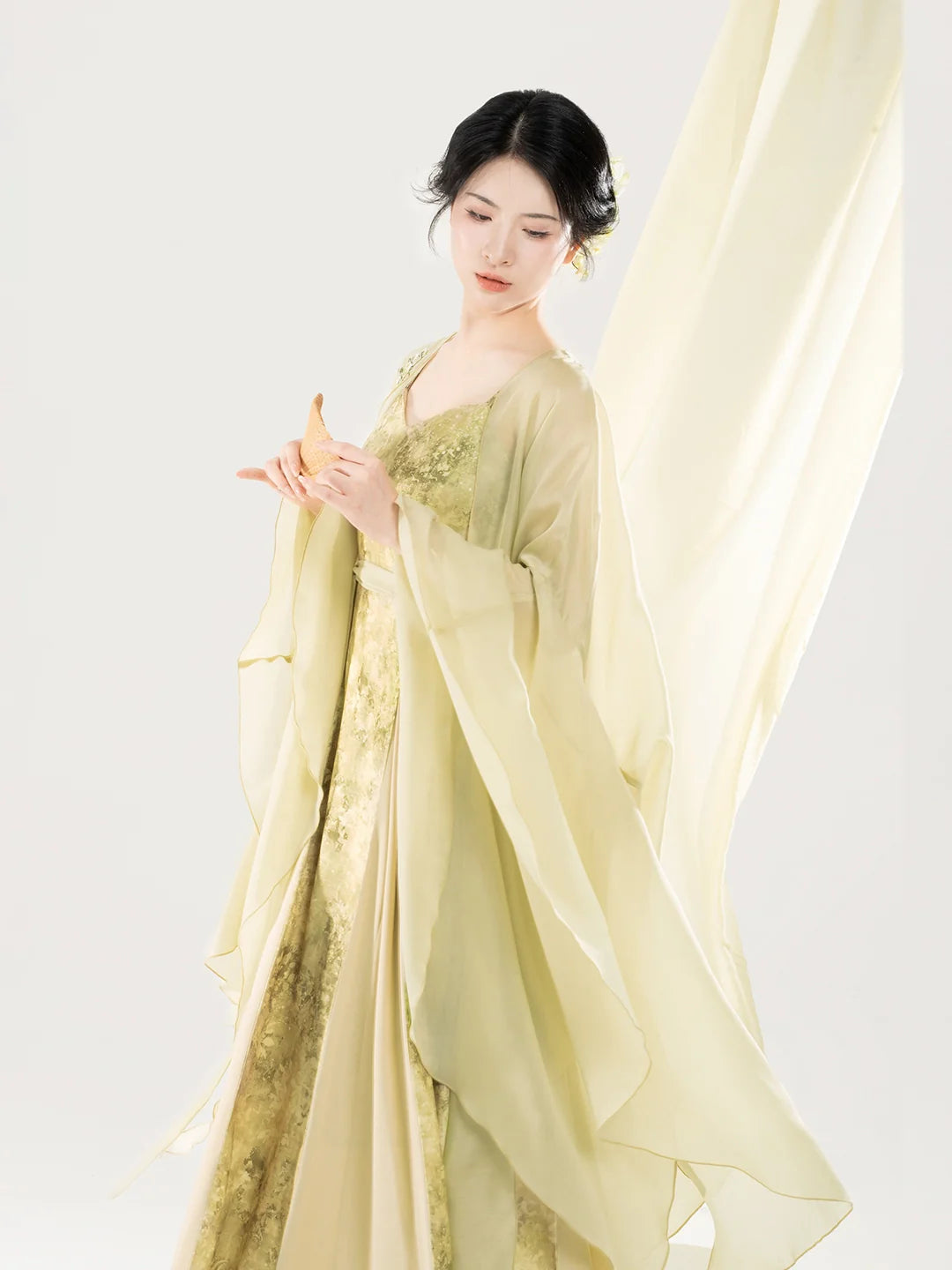 Camellia Water 山茶煮水 - Modern Tang Dynasty Hanfu Outfit (Preorder)