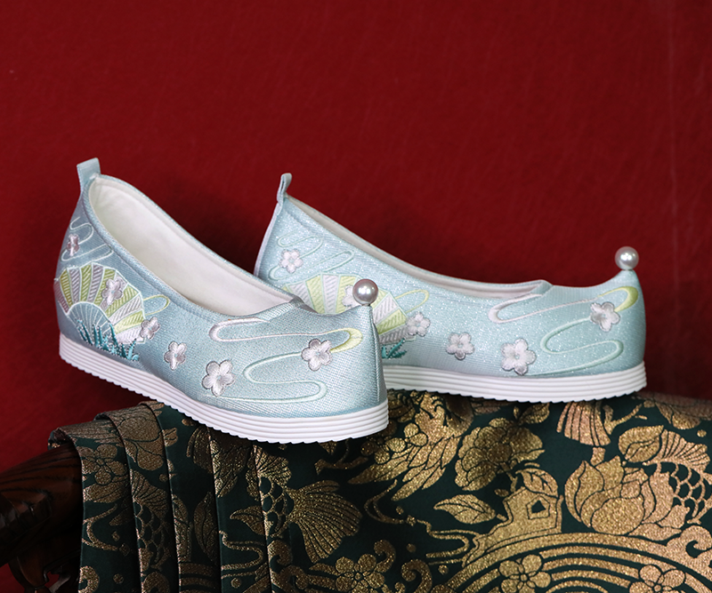 Lady Daming – Embroidered Chinese Hanfu Shoes