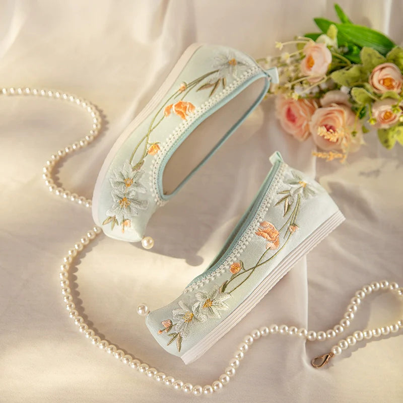 Gardenia - Embroidered Chinese Hanfu Shoes
