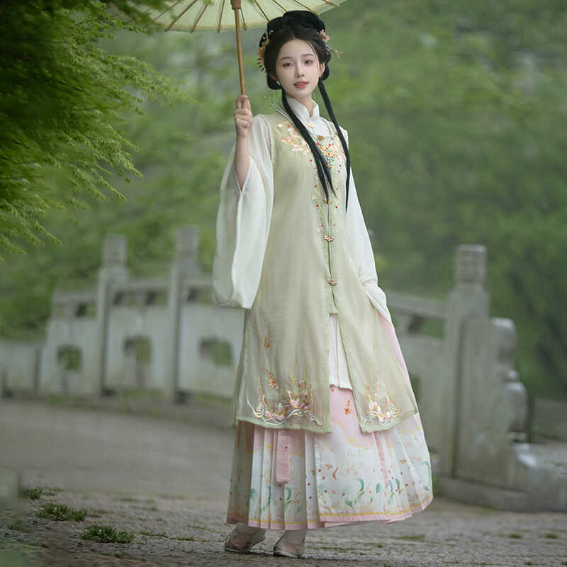 Meaning of Flowers 花间意 - Bijia & Mamianqun Ming Dynasty Hanfu Set
