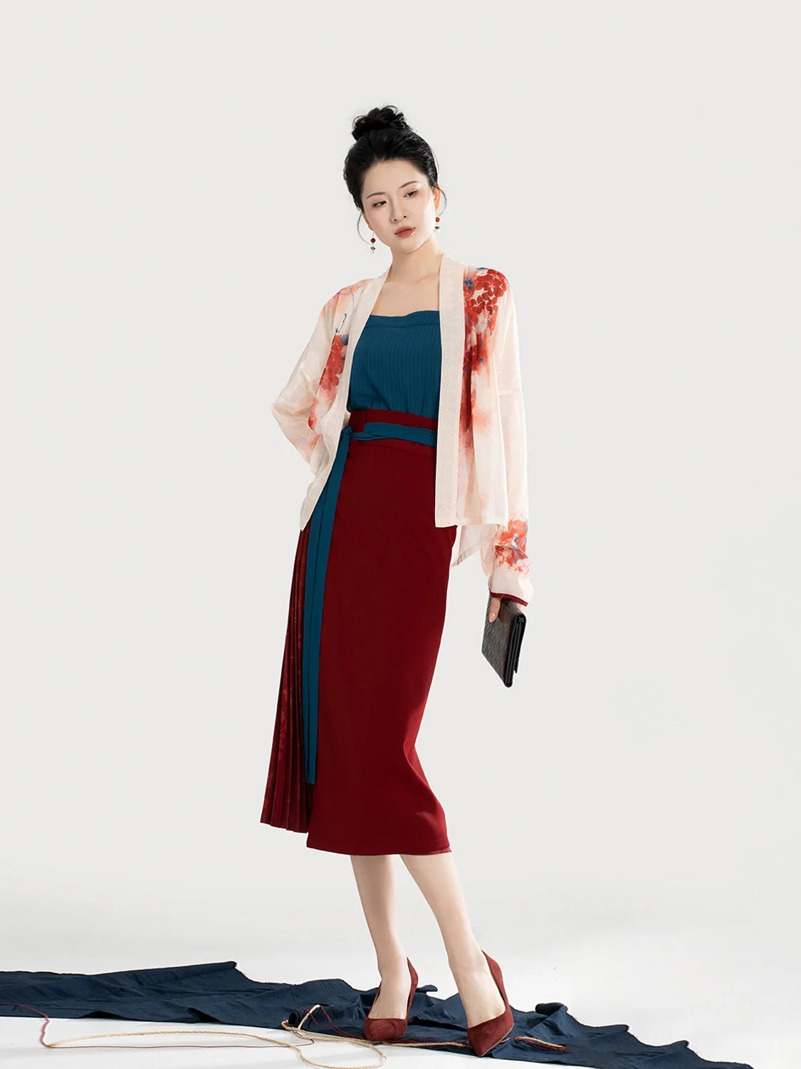 Chi Lingxiao 赤凌霄 - Modern Song Dynasty Hanfu Outfit (Preorder)