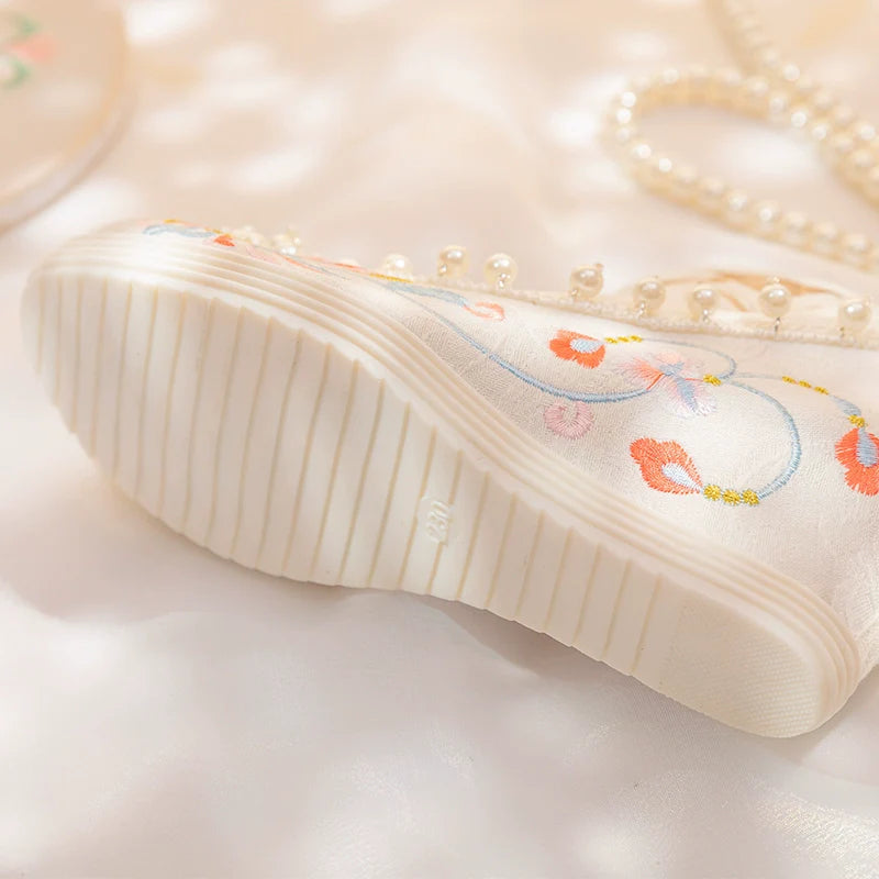 Willow – Embroidered Chinese Hanfu Shoes