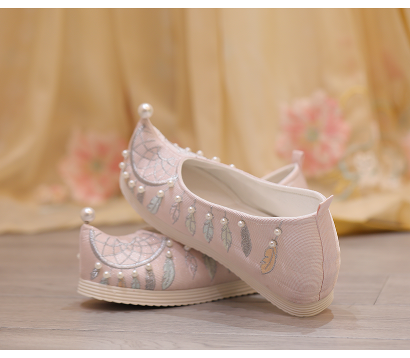 Dreamcatcher – Embroidered Chinese Hanfu Shoes