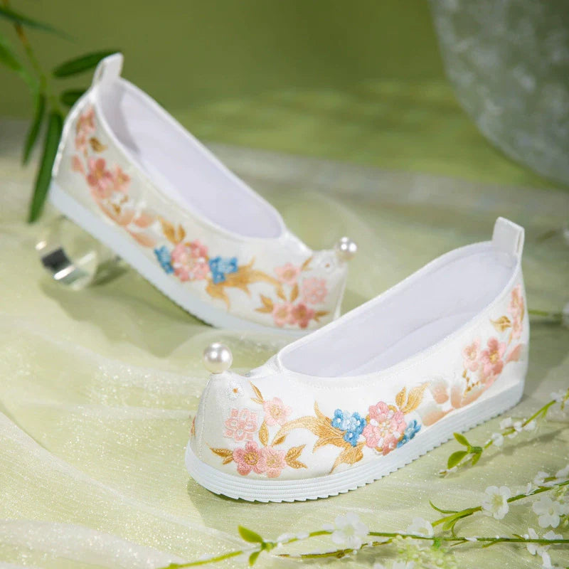 Kayla - Embroidered Chinese Hanfu Shoes