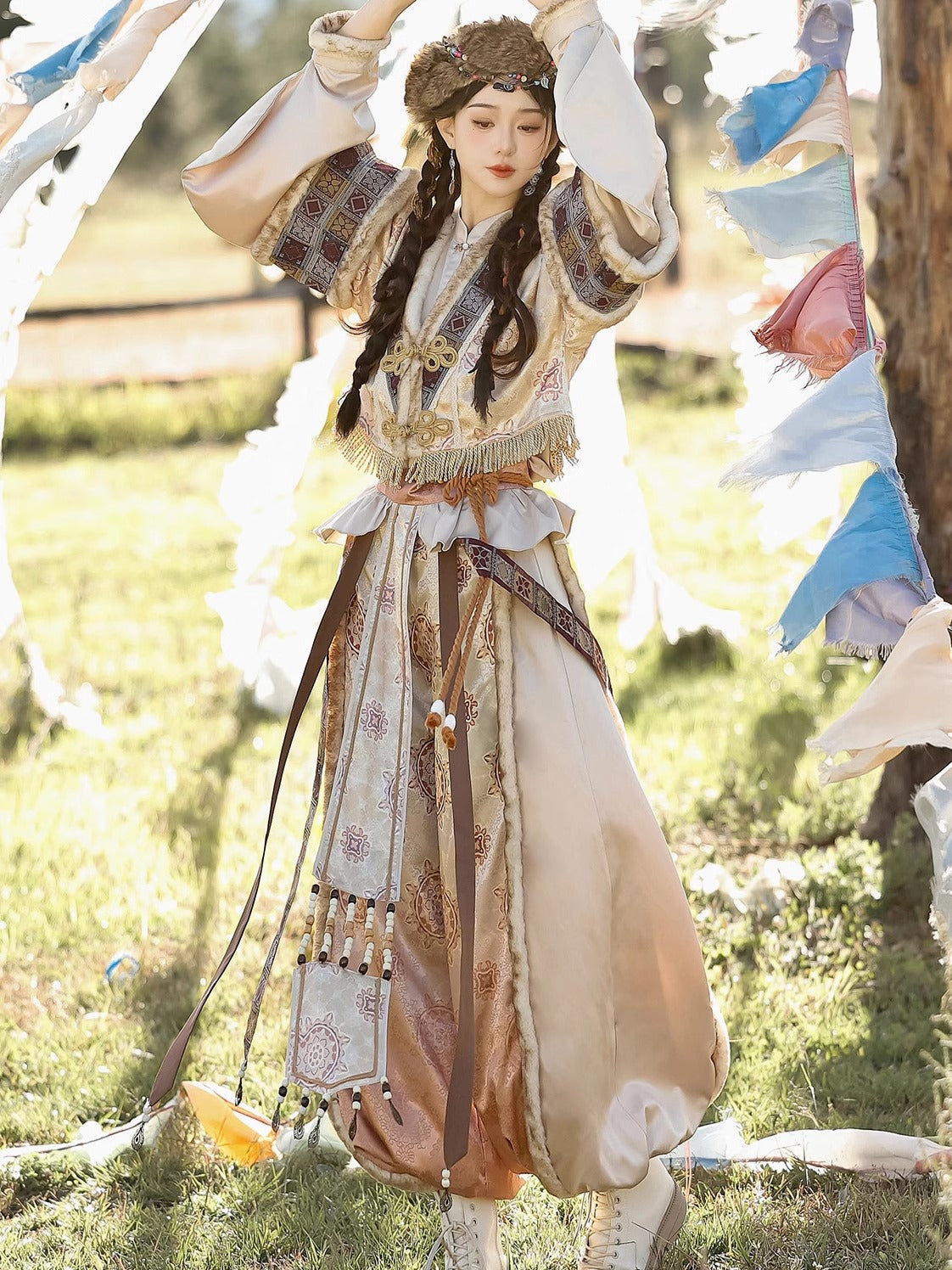 Yaoyue 耀月 - Dunhuang Inspired New Chinese Style Outfit