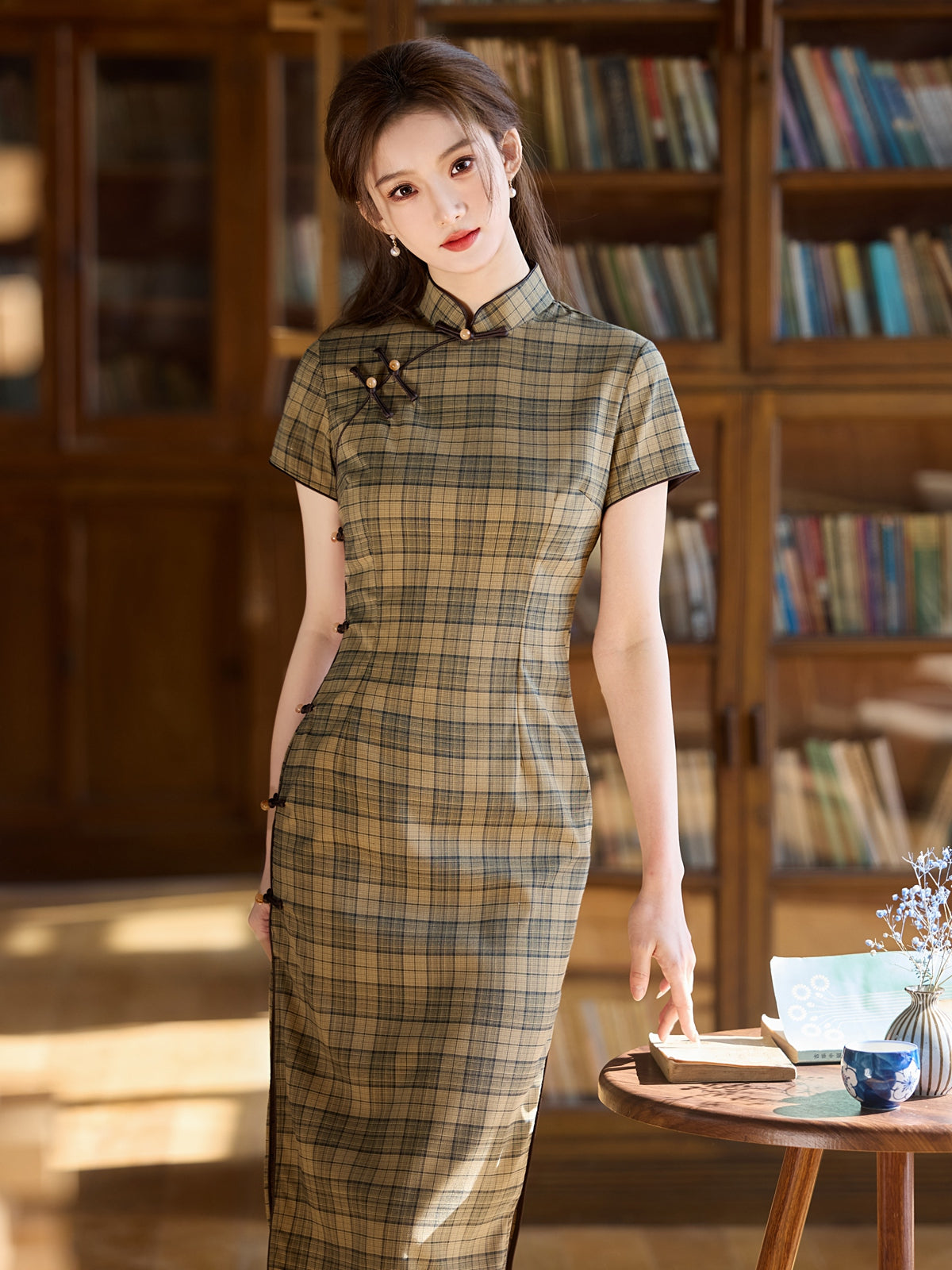 Fu Nanzhi 赋南枝 - Short Sleeve Retro Checkered Style Midi Cheongsam