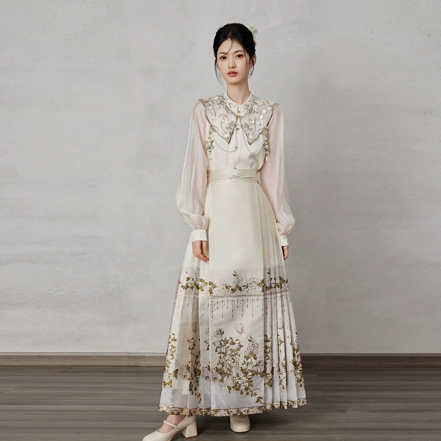 Ming Dynasty Modern Hanfu, Mamianqun, Pear Blossom Song 梨花颂 (Preorder)