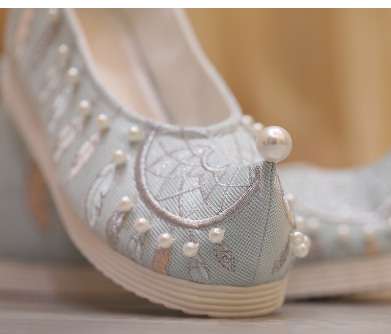 Dreamcatcher – Embroidered Chinese Hanfu Shoes