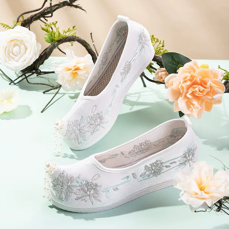 Elsa - Embroidered Chinese Hanfu Shoes