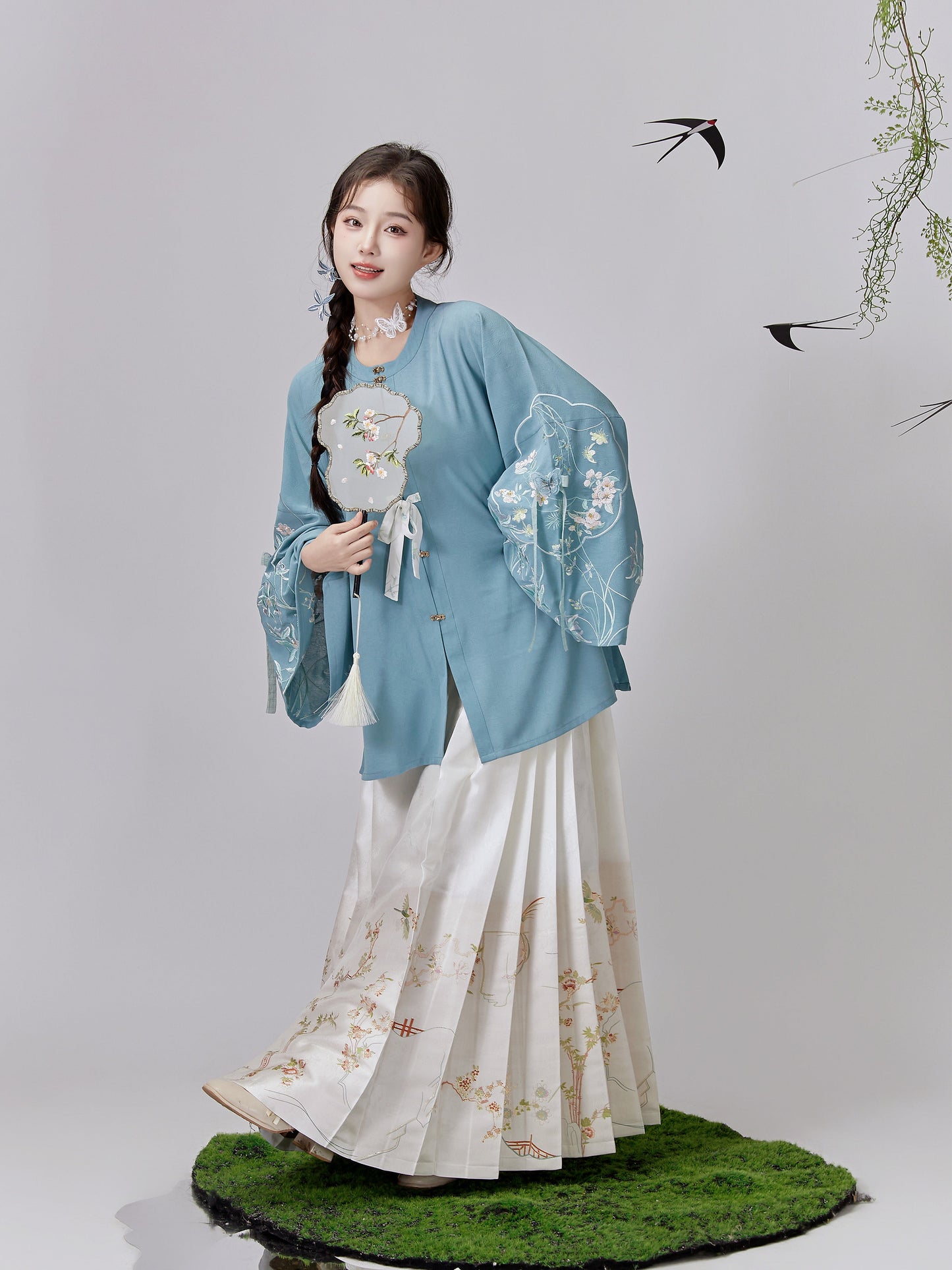 Yingshi 莺时 - Round Collar Top & Mamianqun Ming Dynasty Hanfu Set