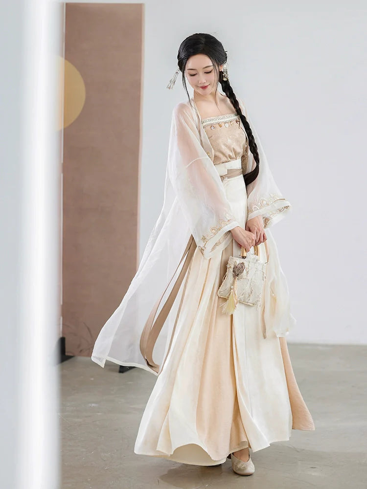 Song Dynasty x Modern Hanfu: Clouds and Moon 云间月 (Preorder)