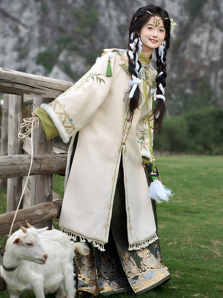 Cangshan Dusk Snow 苍山暮雪 - Cloud Collar & Mamianqun Ming Dynasty Hanfu Set