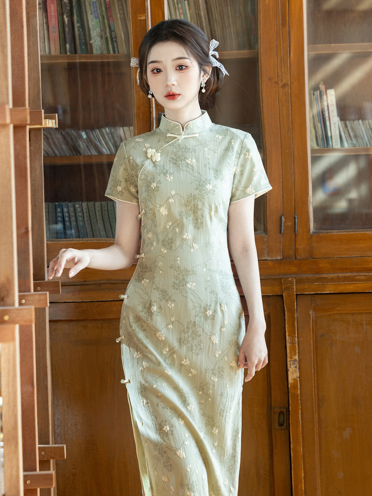 Windy Ferns - Short Sleeve Green Floral Midi Cheongsam