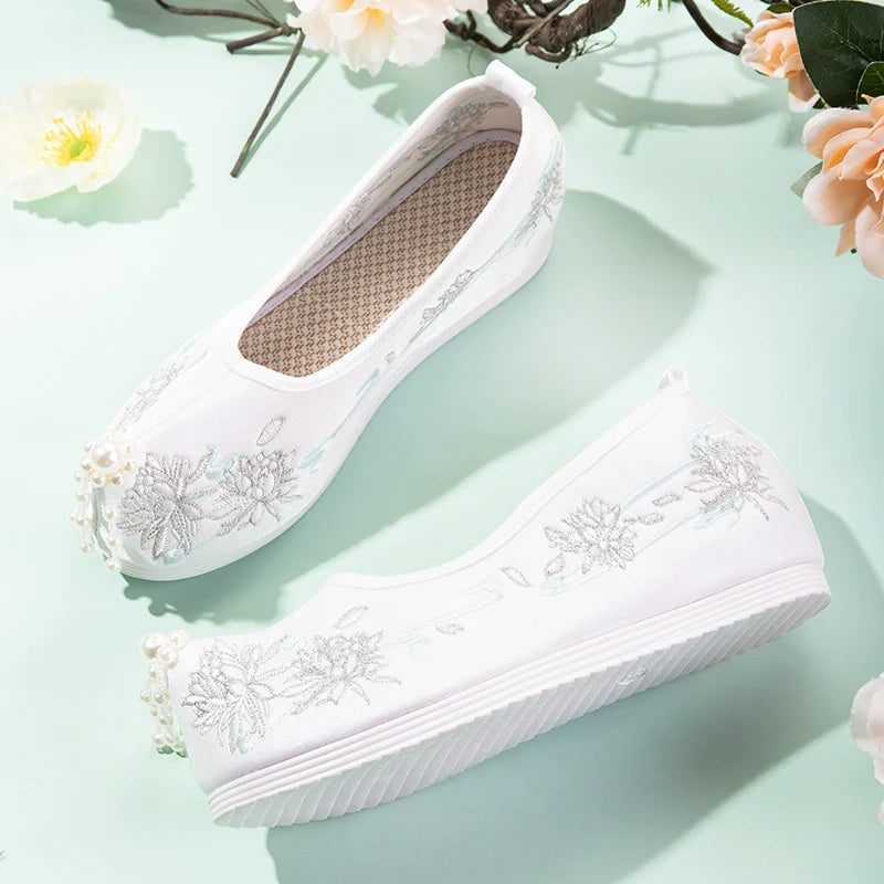 Elsa - Embroidered Chinese Hanfu Shoes