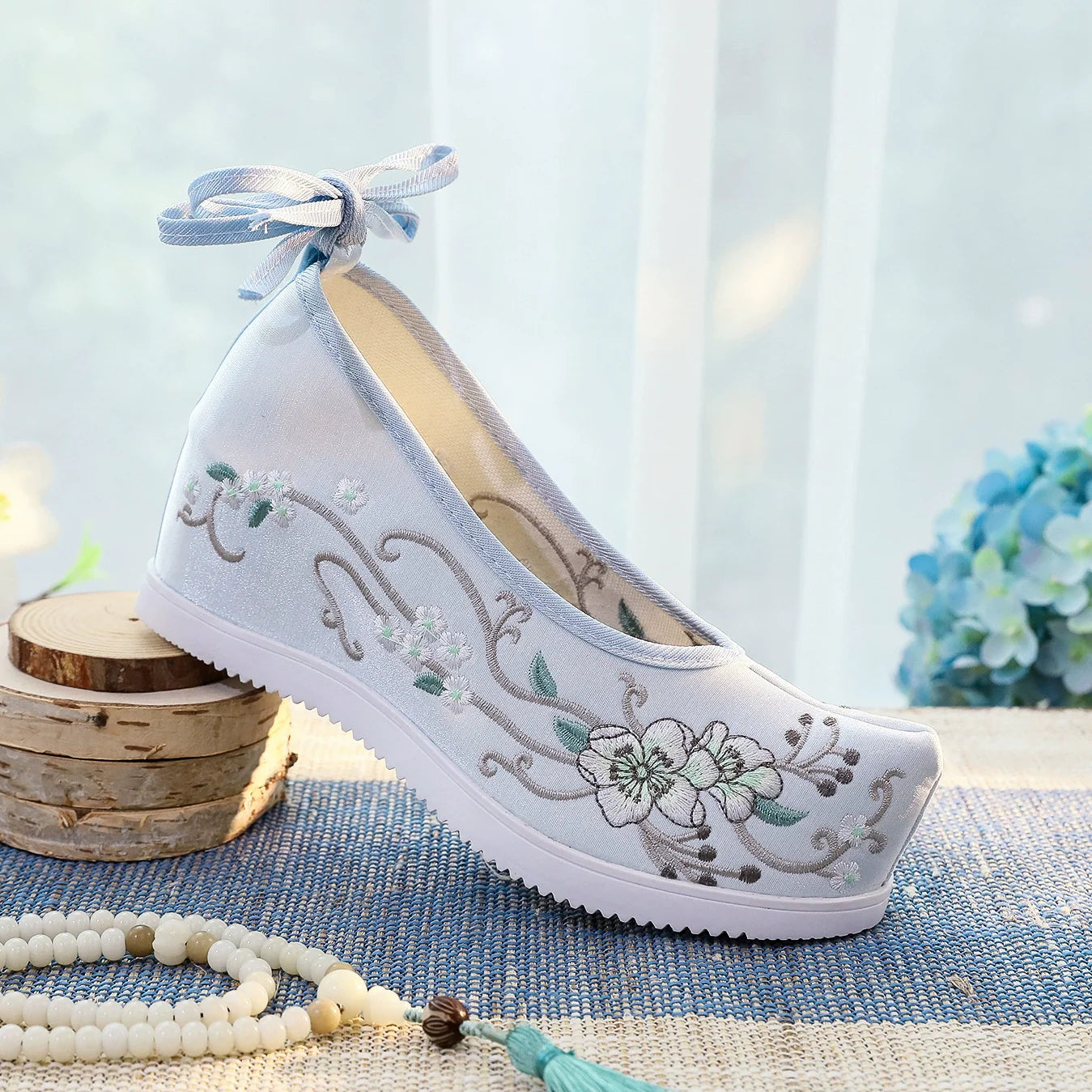 Maria - Embroidered Chinese Hanfu Shoes