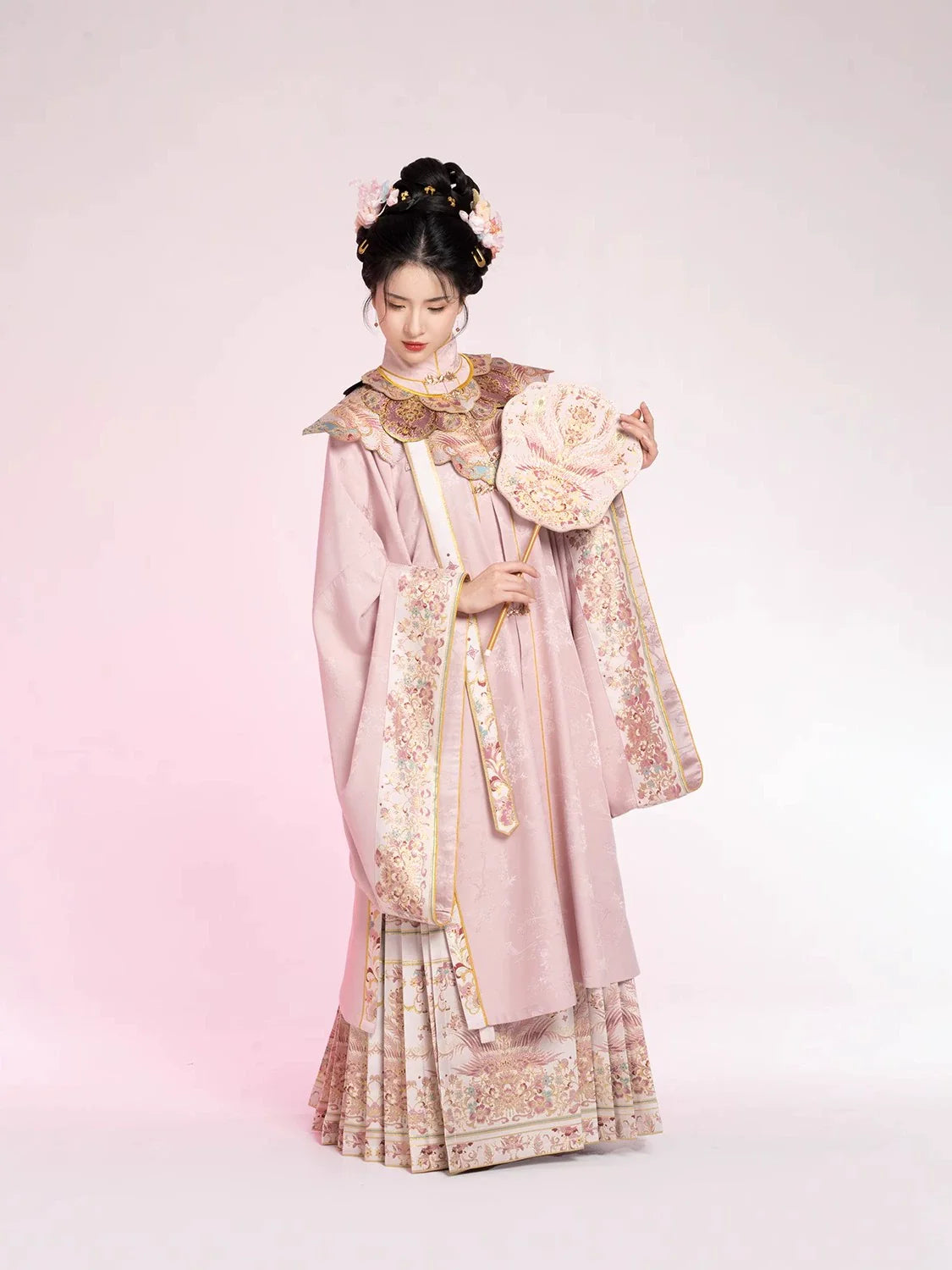Silk Powder 金丝粉羽 - Cloud Collar & Mamianqun Ming Dynasty Hanfu Set for Graduation (Preorder)