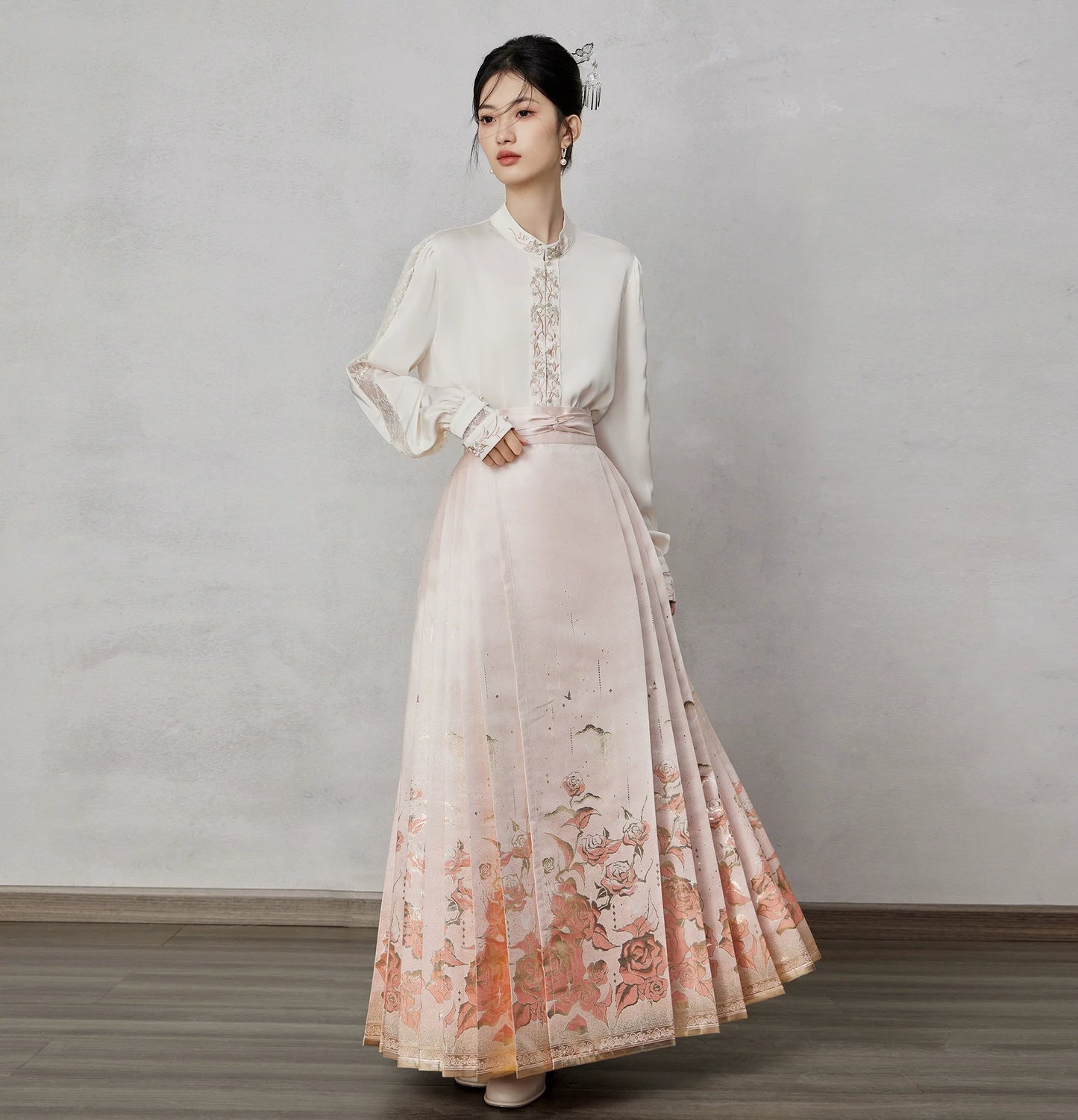 Ming Dynasty Modern Hanfu, Mamianqun, Gilded Rose 玫瑰 (Preorder)
