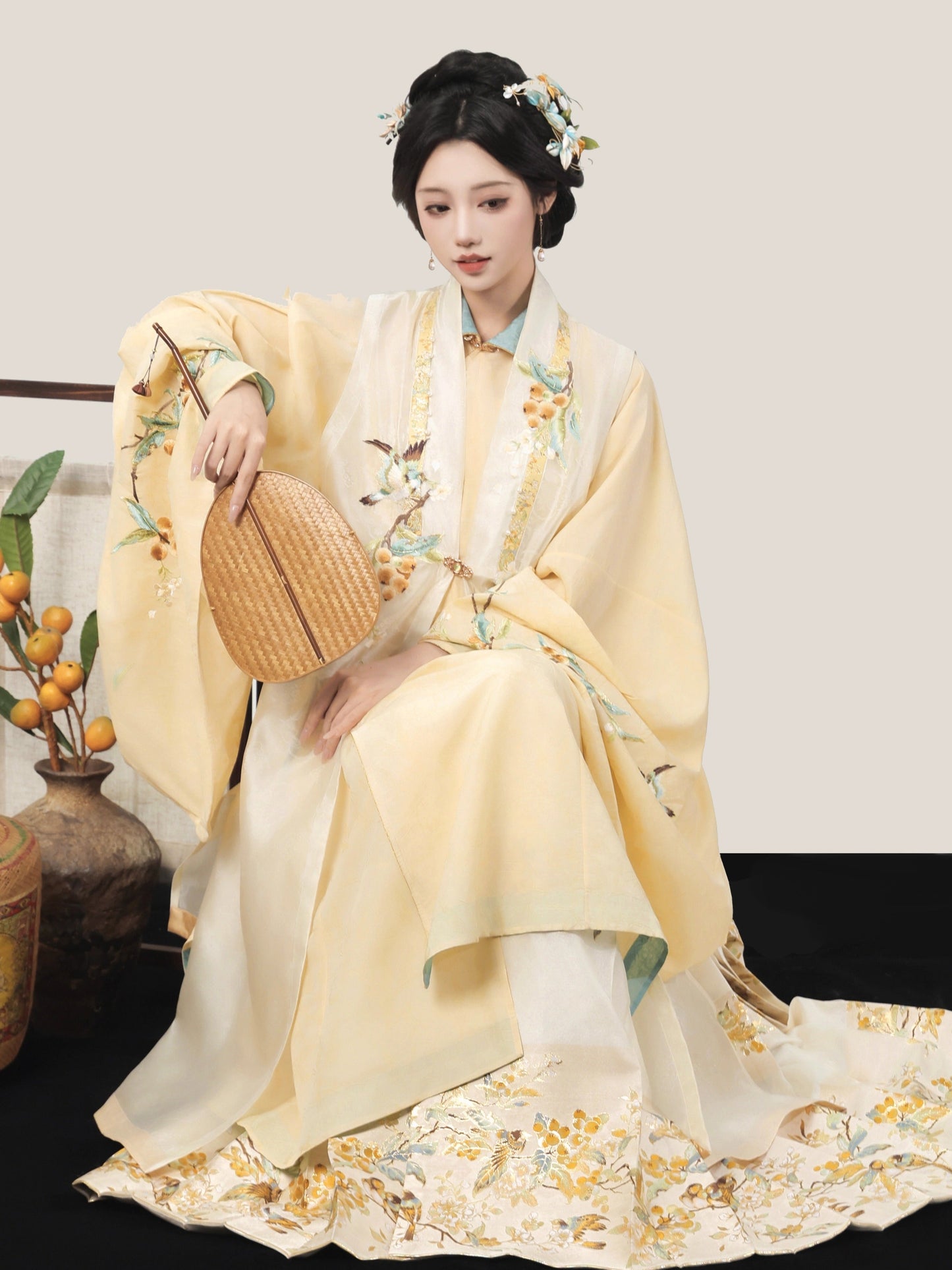 Golden Sparrow 雀金啼 - Jacquard Bijia & Mamianqun Ming Dynasty Hanfu Set (Preorder)