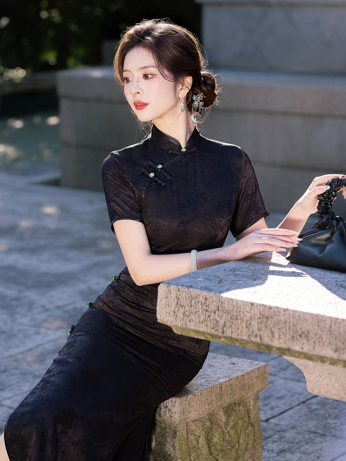 Phantom Flower Shadow 幽花暗影 - Short Sleeve Black Cheongsam