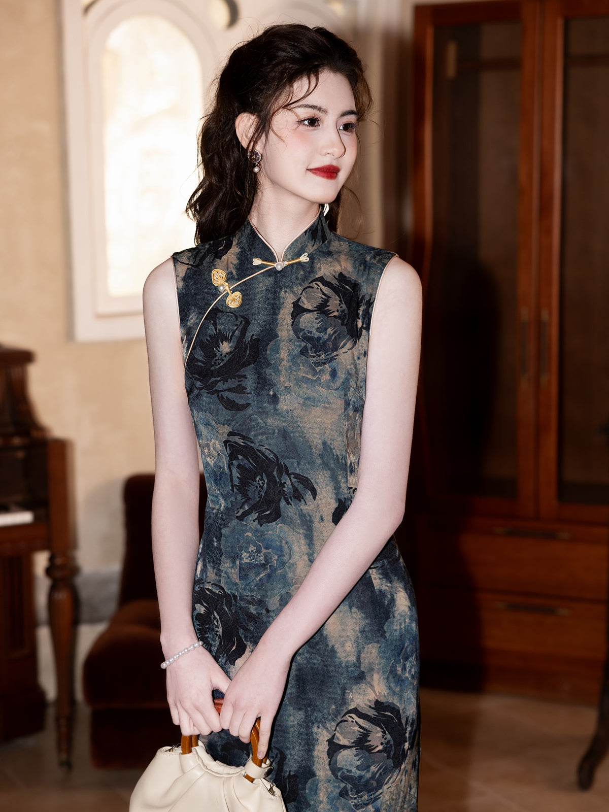 Yayun 雅韵 - Sleeveless Grey Long Cheongsam