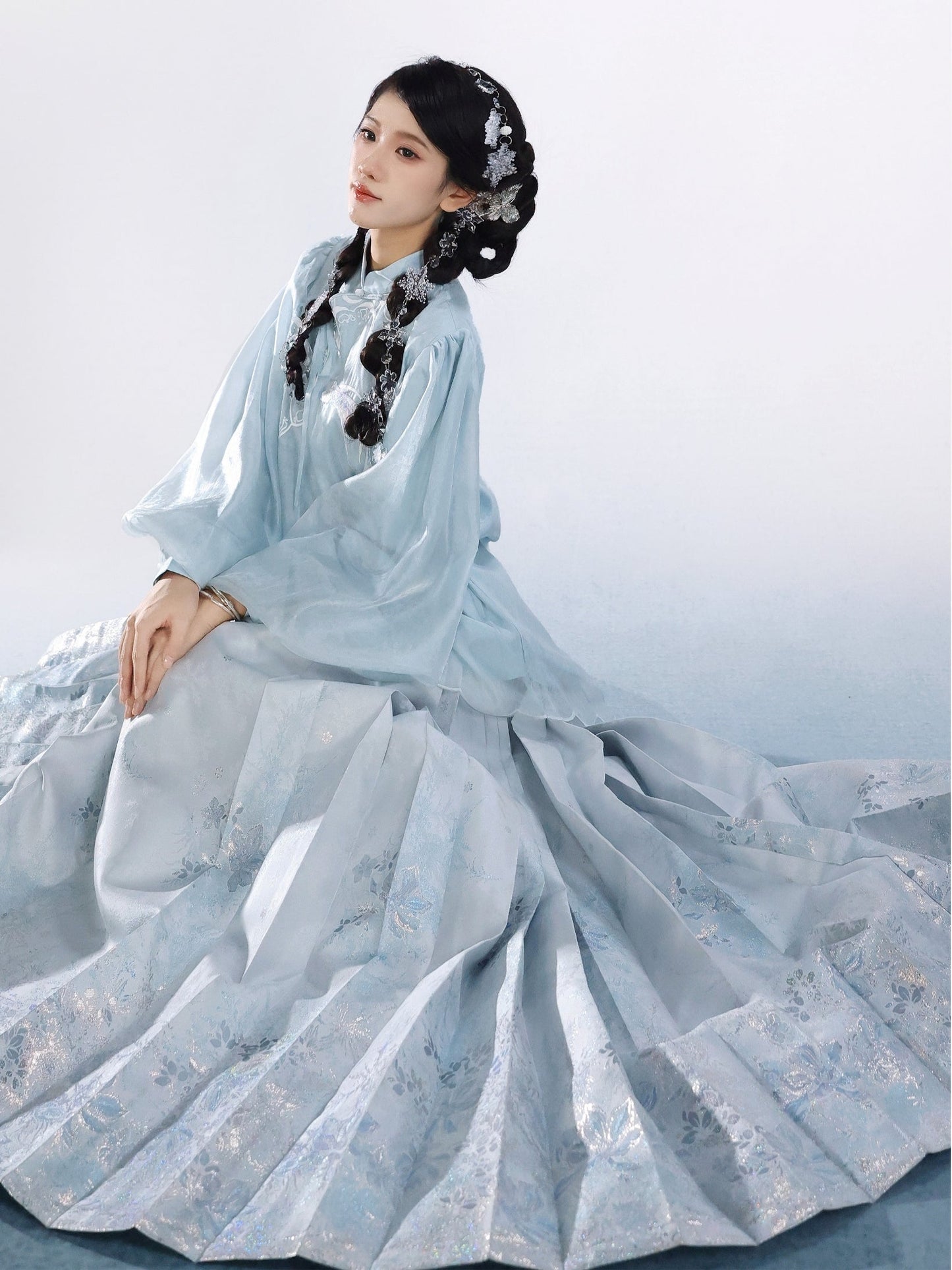 Frost and Snow 霜雪 - New Chinese Style Ming Dynasty Top and Mamianqun Set (Preorder)