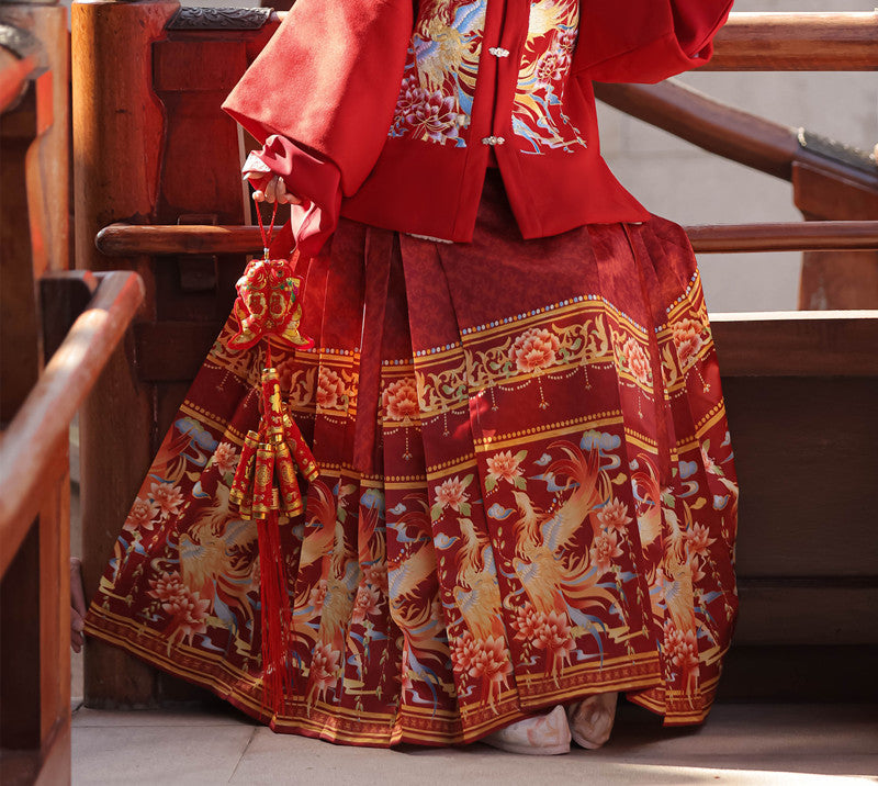 Phoenix Feather 凤羽 - Square Collar Top & Mamianqun Ming Dynasty Hanfu Set