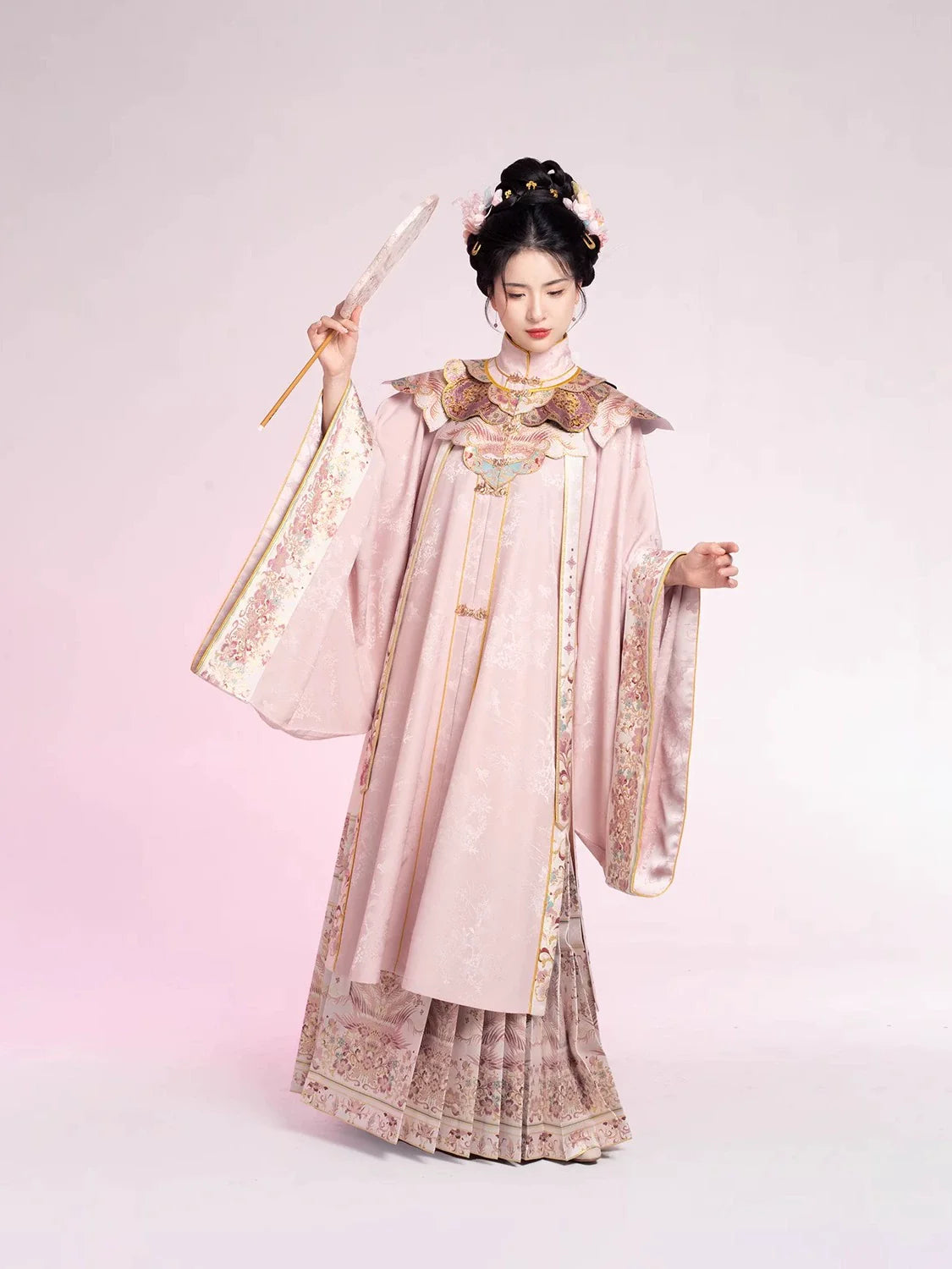 Silk Powder 金丝粉羽 - Cloud Collar & Mamianqun Ming Dynasty Hanfu Set for Graduation (Preorder)