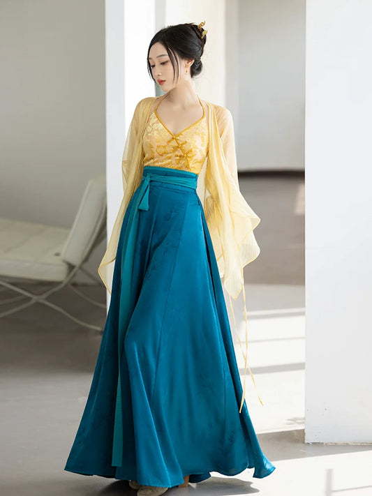 Song Dynasty x Modern Hanfu: Night Banquet 夜宴 (Preorder)