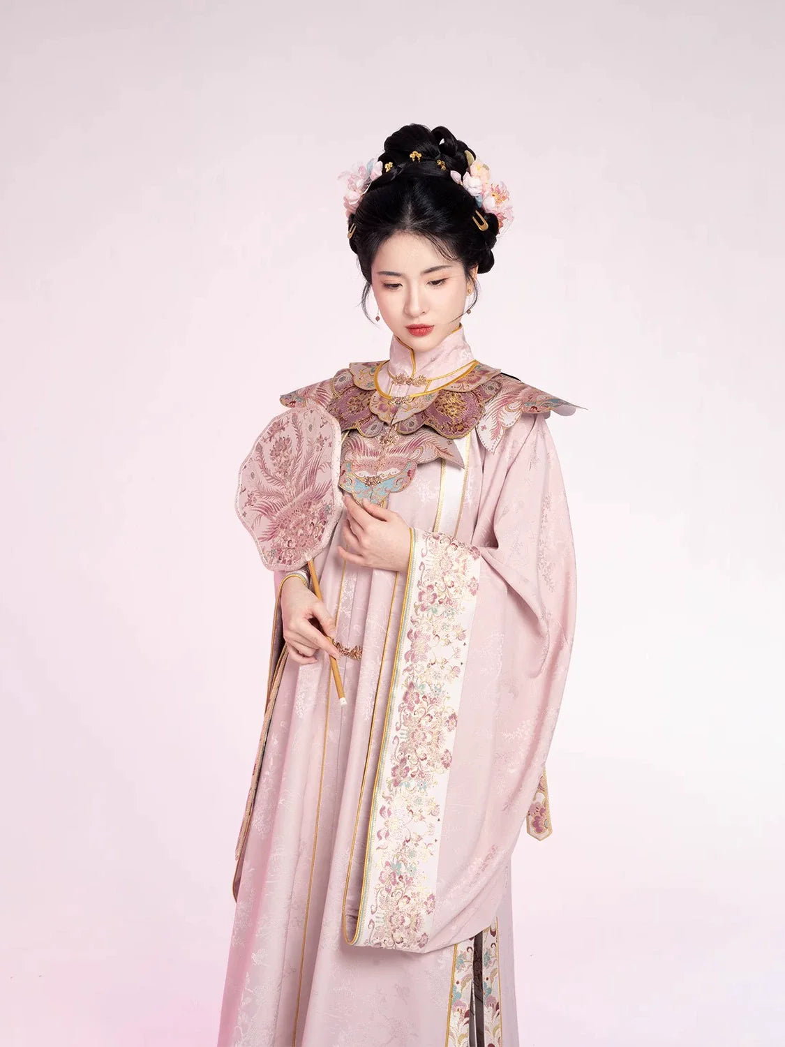 Silk Powder 金丝粉羽 - Cloud Collar & Mamianqun Ming Dynasty Hanfu Set for Graduation (Preorder)