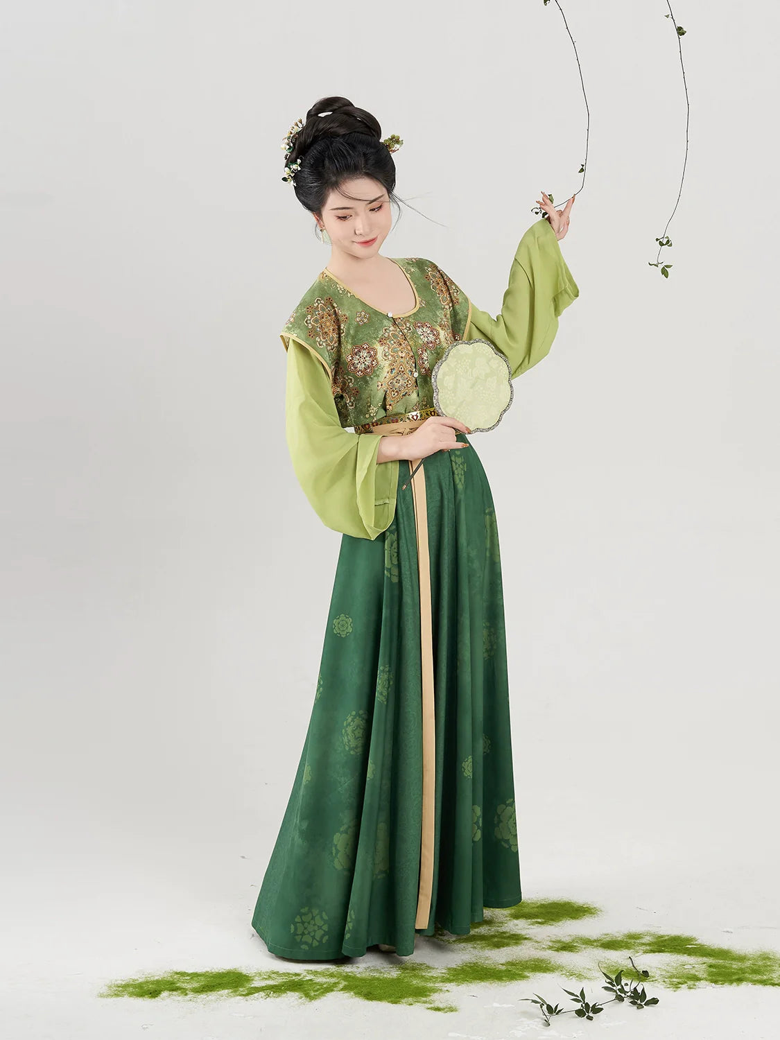 Tang Dynasty x Modern Hanfu: Unfading Splendor 锦绣未央 (Preorder)