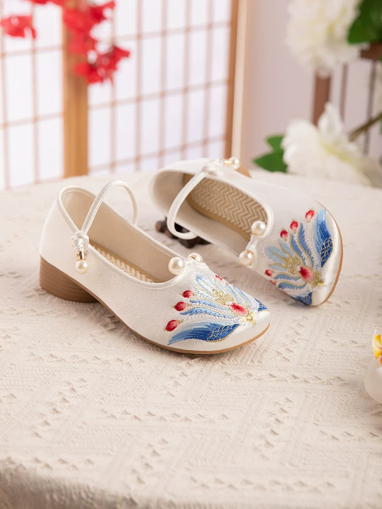 Elizabeth - Embroidered Chinese Style Shoes