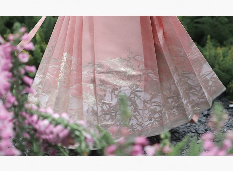 Ming Dynasty Modern Hanfu, Mamianqun, Plum Branch 青梅折枝 (Preorder)