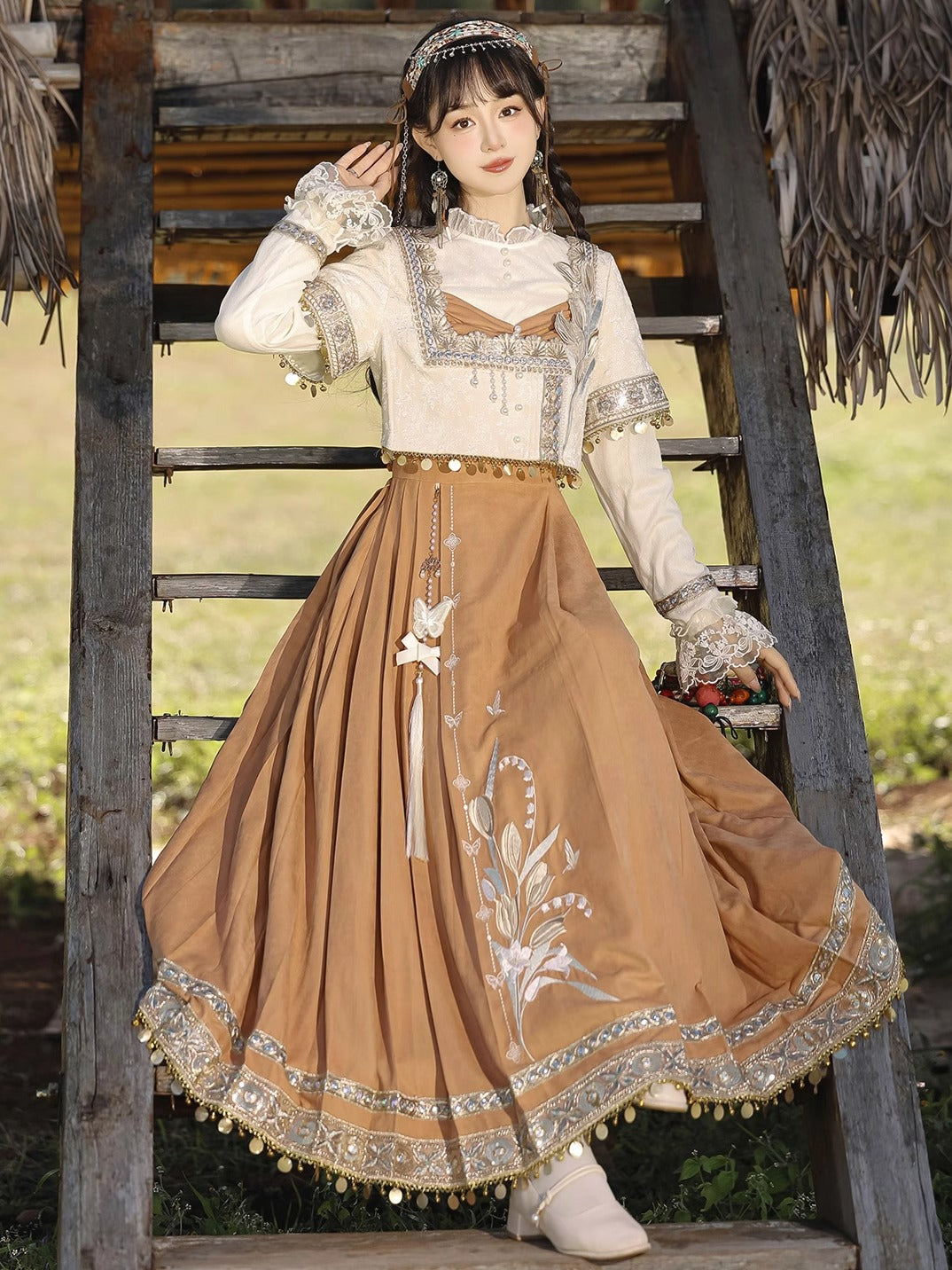 Desert Tulip  大漠郁香 - Modern Ming Dynasty Hanfu with Mamianqun