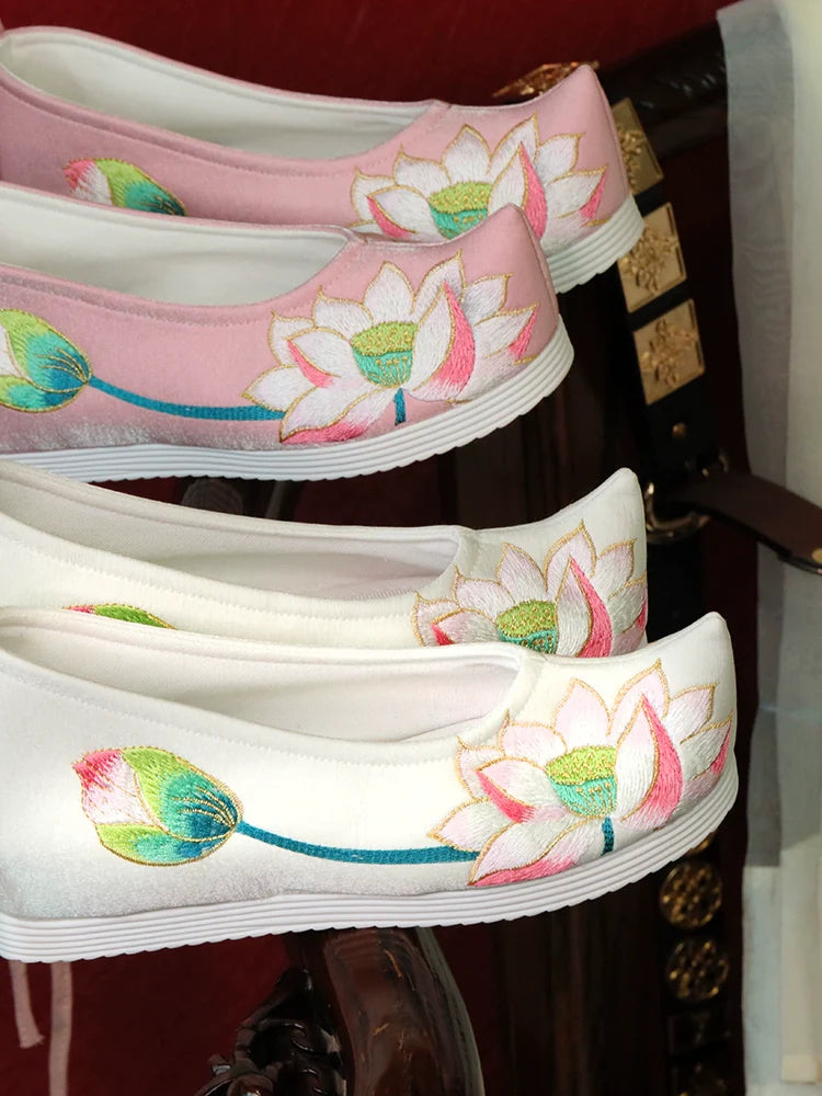 Antonia – Embroidered Chinese Hanfu Shoes