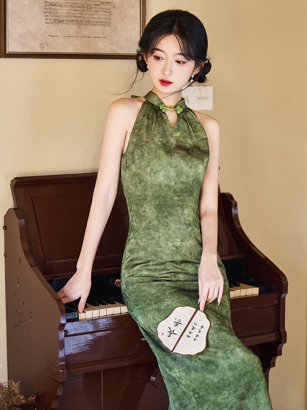 Brocade Dream 浅绿锦梦 - Halter Neck Satin Midi Green Cheongsam