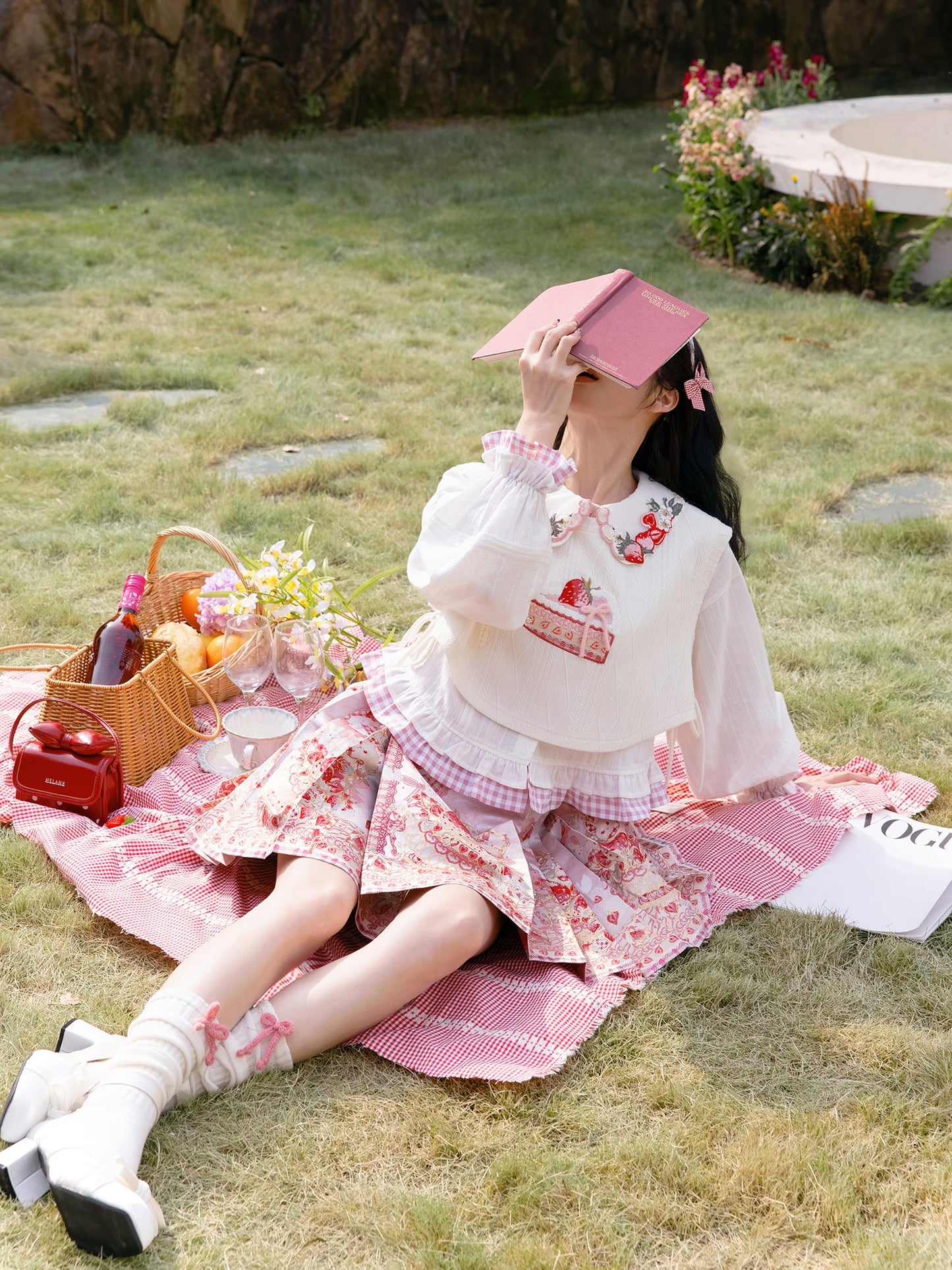 Strawberry Cake 草莓千层酥 - Ming Dynasty Modern Hanfu and Mamianqun (Preorder)