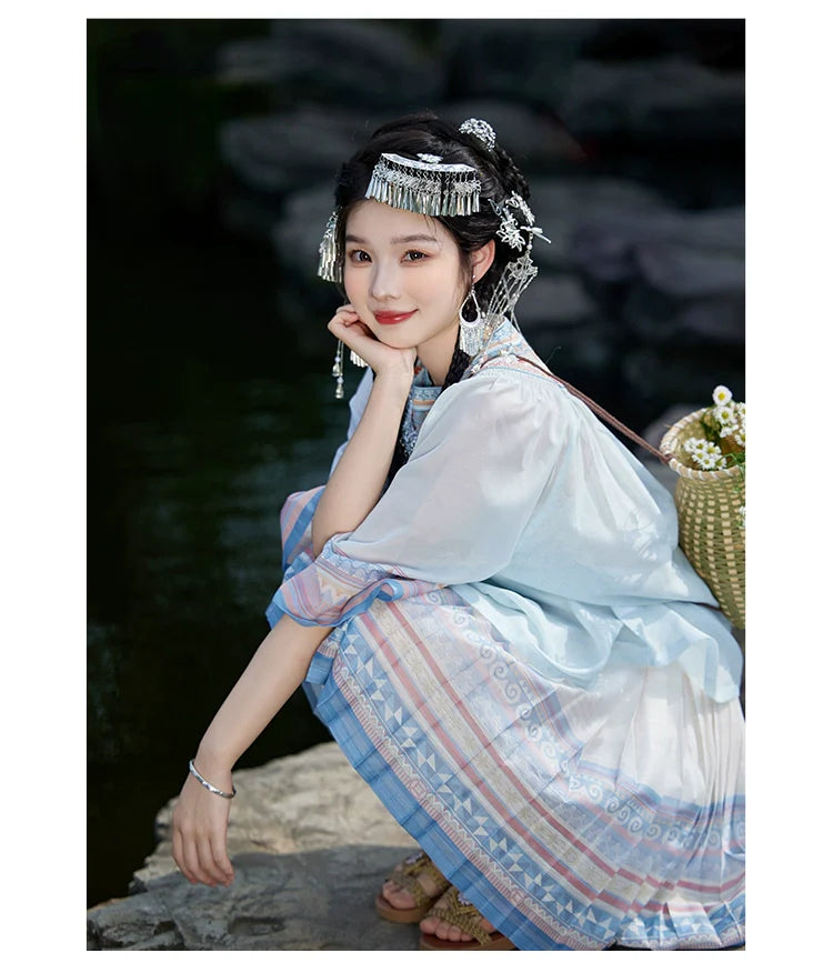 Ming Dynasty x Modern Hanfu: Misty Morning 晨雾 (Preorder)