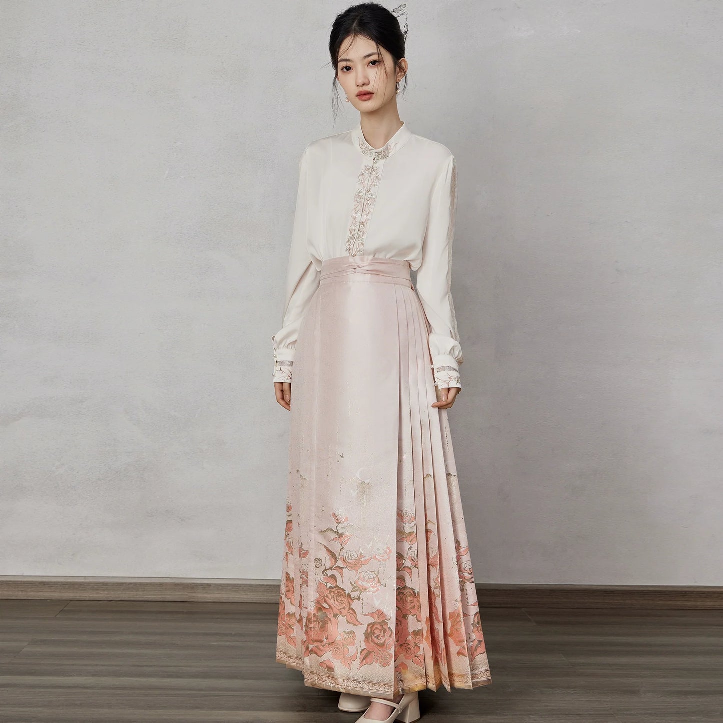 Ming Dynasty Modern Hanfu, Mamianqun, Gilded Rose 玫瑰 (Preorder)