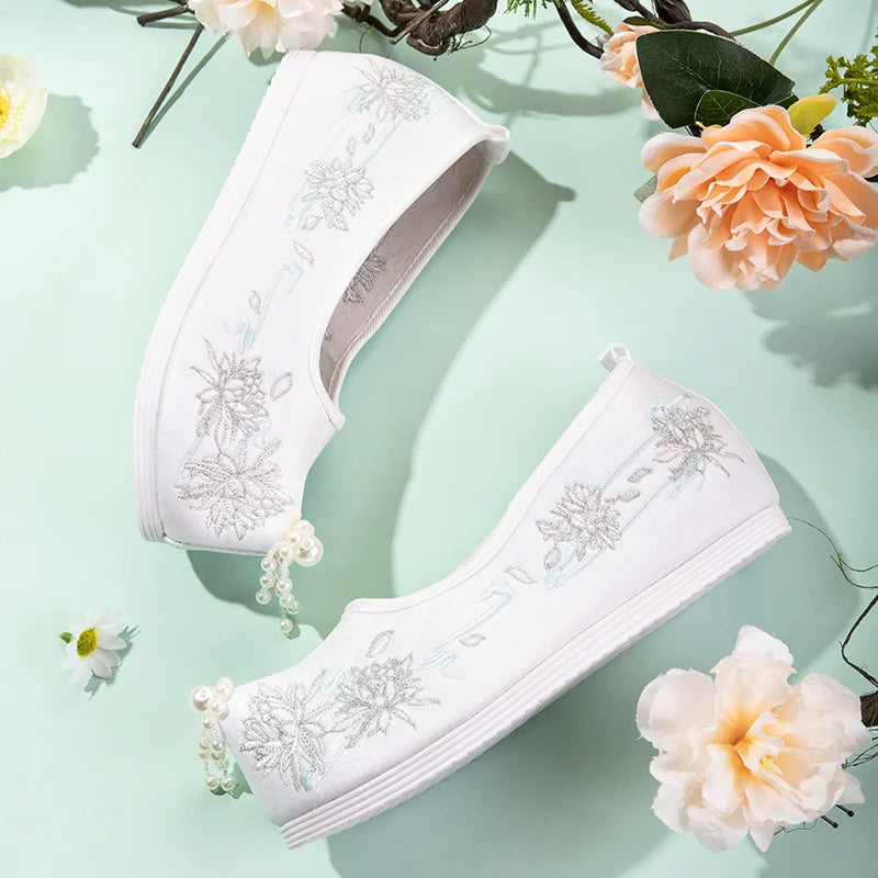 Elsa - Embroidered Chinese Hanfu Shoes