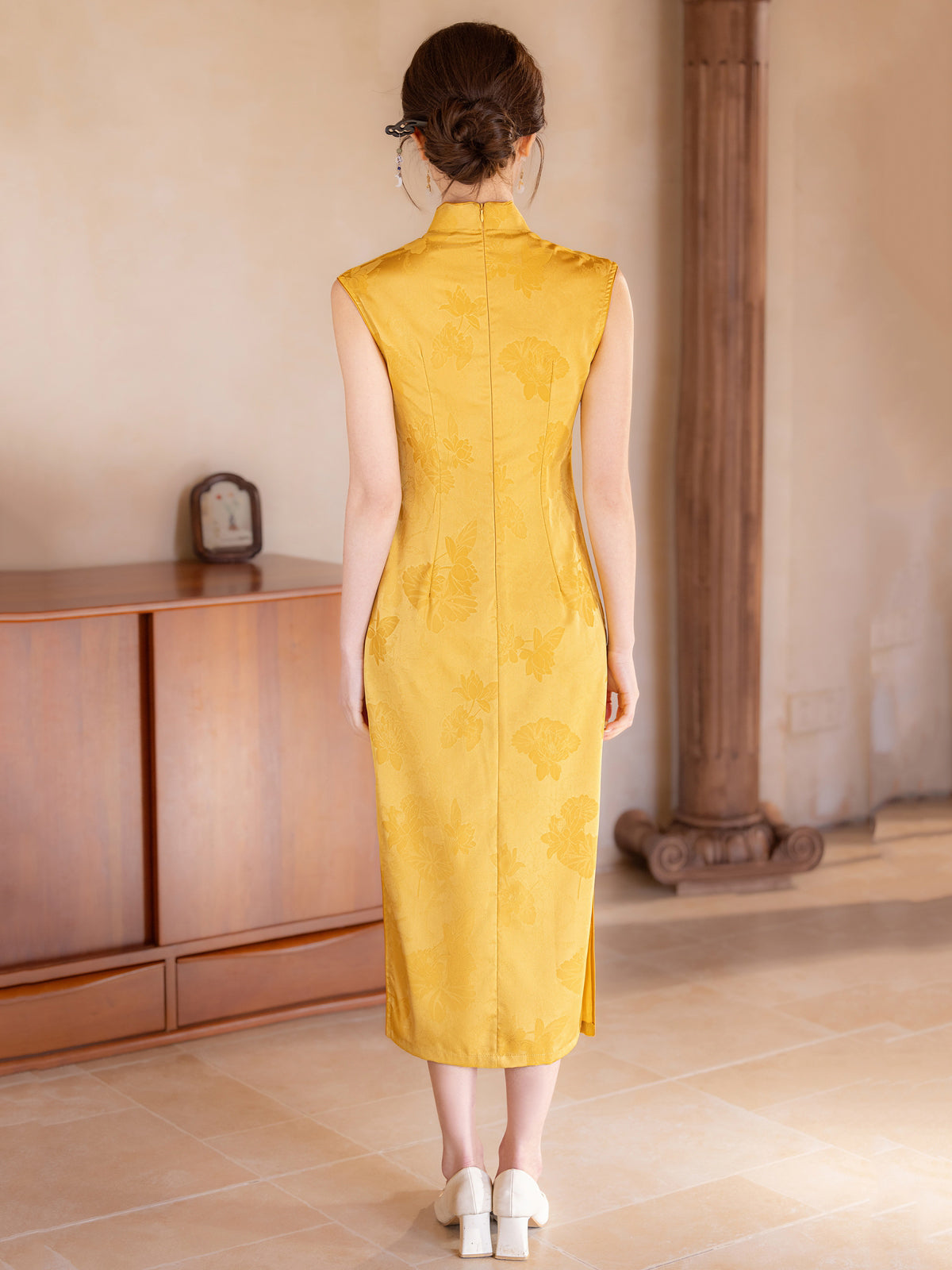 Huangjin 黄锦 - Sleeveless Yellow Midi Cheongsam