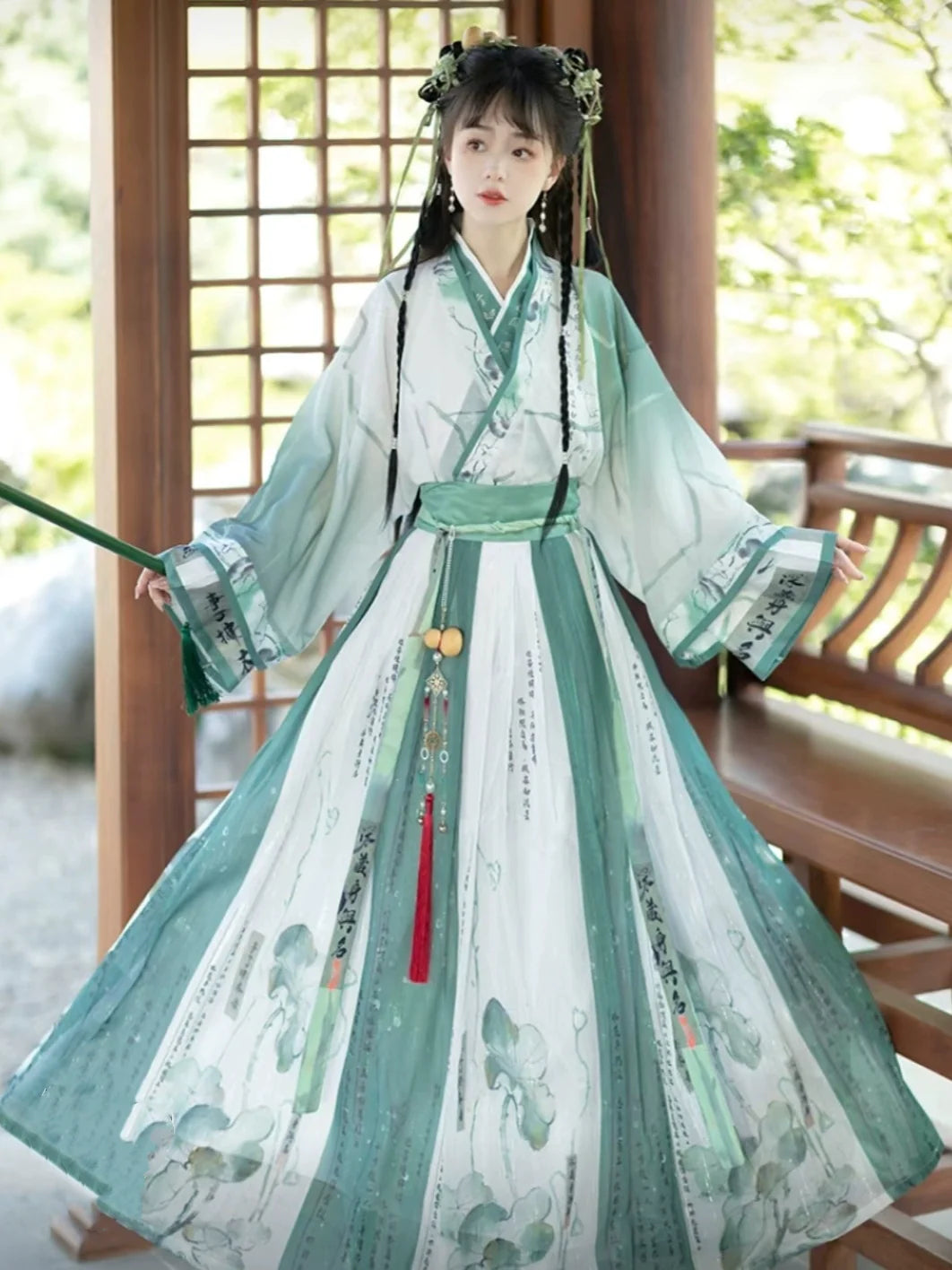 Lian Rong 莲蓉 - Wei Jin Swordsman Style Qiyao Ruqun