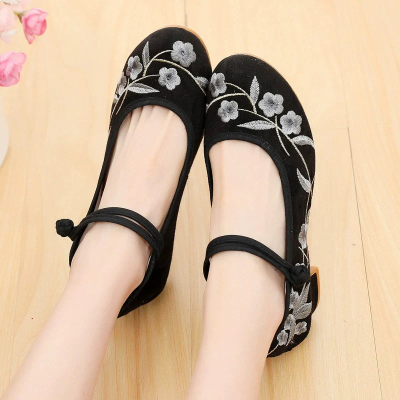 Ariella - Embroidered Chinese Style Shoes