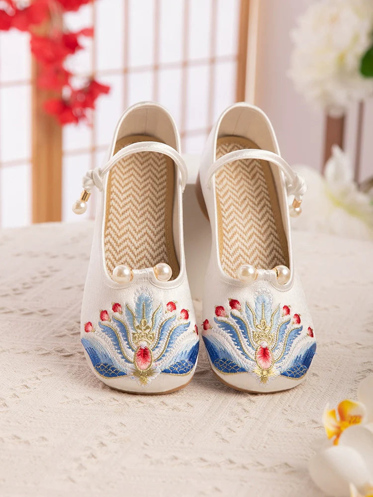 Elizabeth - Embroidered Chinese Style Shoes