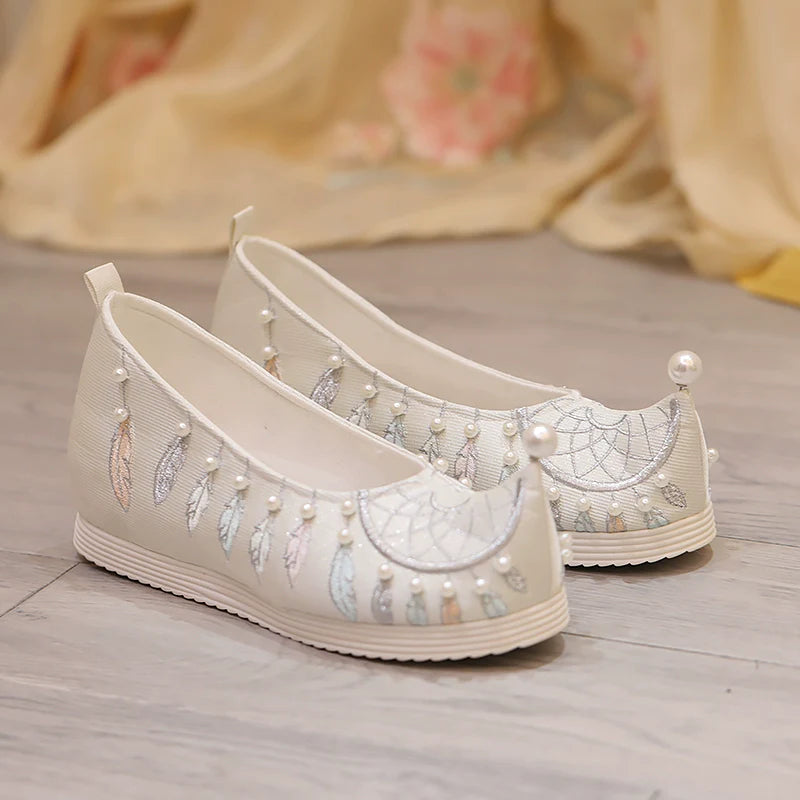 Dreamcatcher – Embroidered Chinese Hanfu Shoes