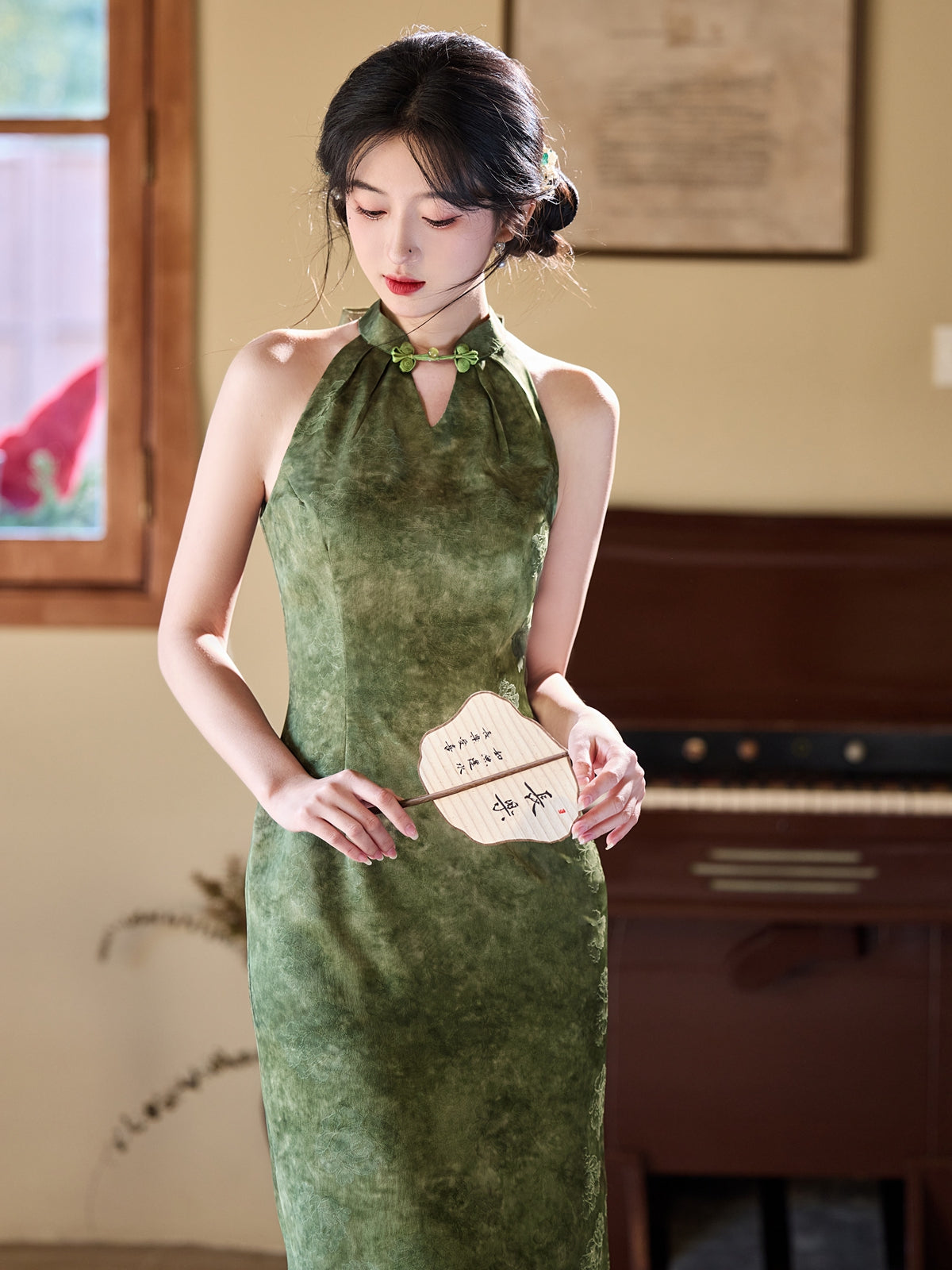 Brocade Dream 浅绿锦梦 - Halter Neck Satin Midi Green Cheongsam