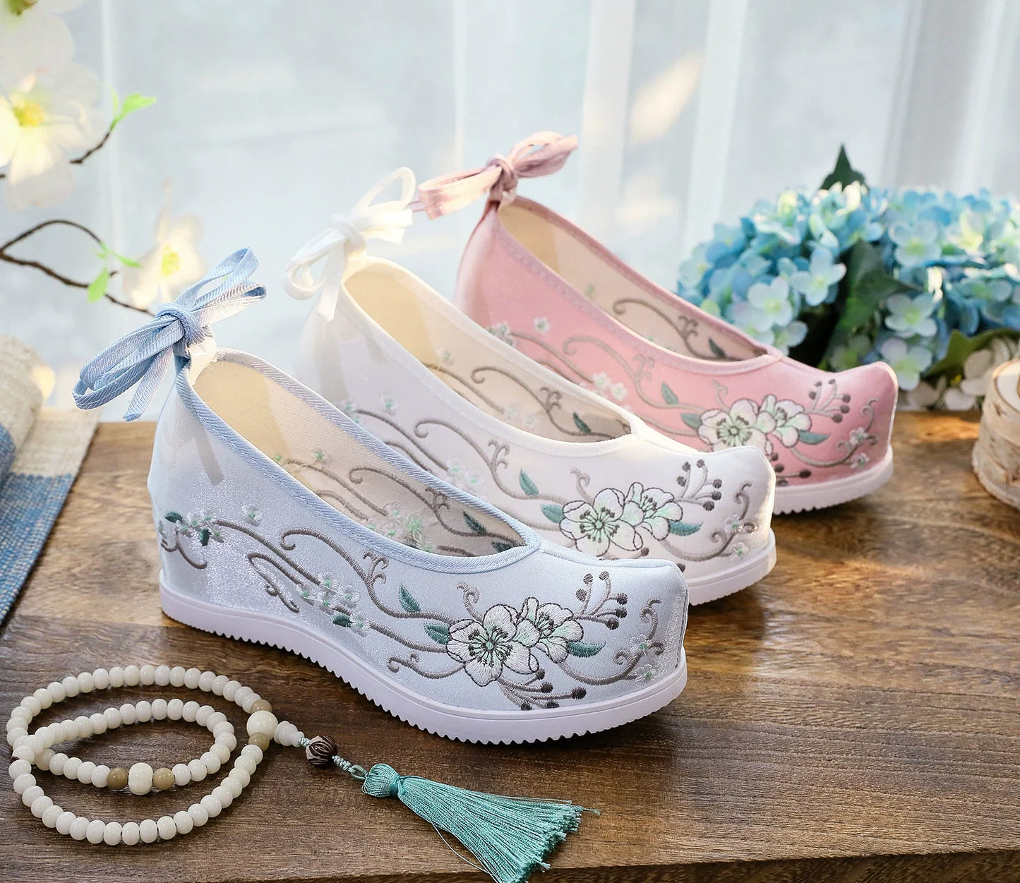 Maria - Embroidered Chinese Hanfu Shoes