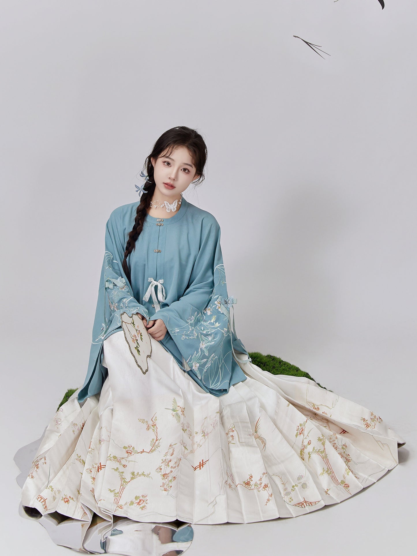 Yingshi 莺时 - Round Collar Top & Mamianqun Ming Dynasty Hanfu Set